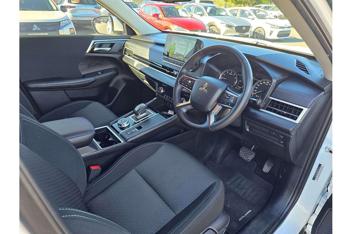 2023 Mitsubishi Outlander LS ZM