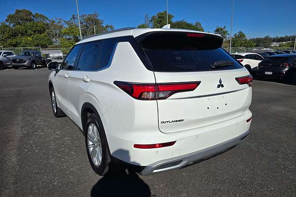 2023 Mitsubishi Outlander LS ZM