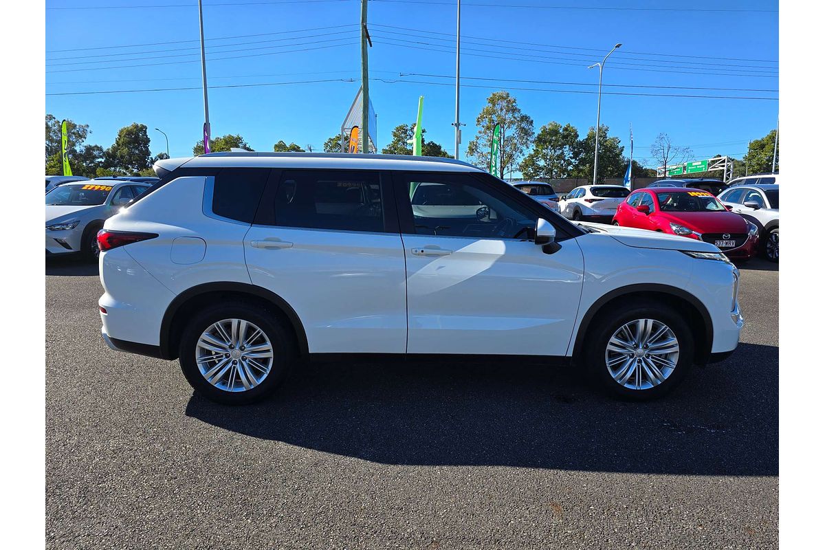 2023 Mitsubishi Outlander LS ZM