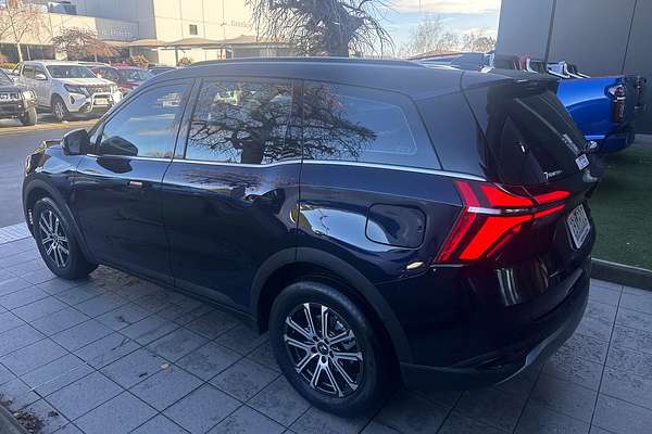 2024 Mahindra XUV700 AX7L