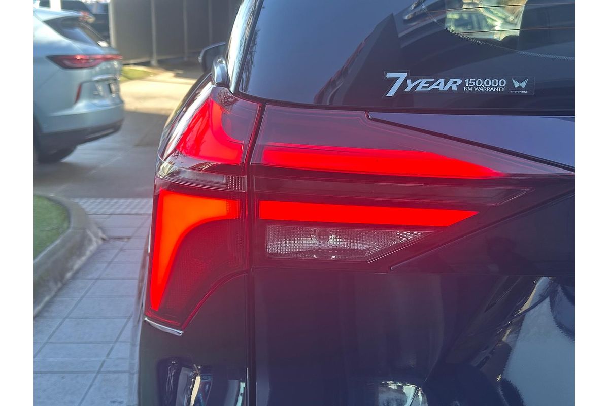 2024 Mahindra XUV700 AX7L