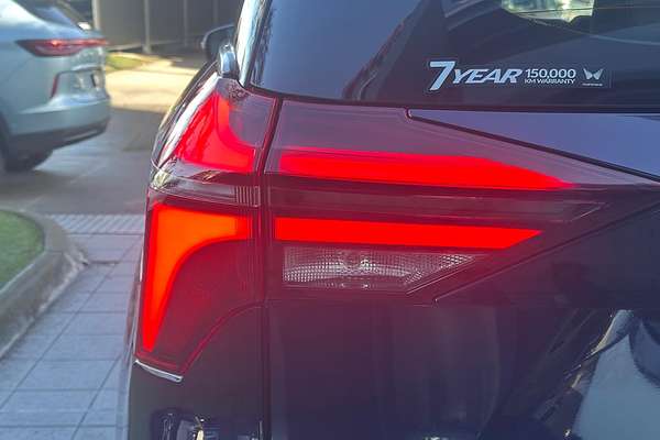 2024 Mahindra XUV700 AX7L