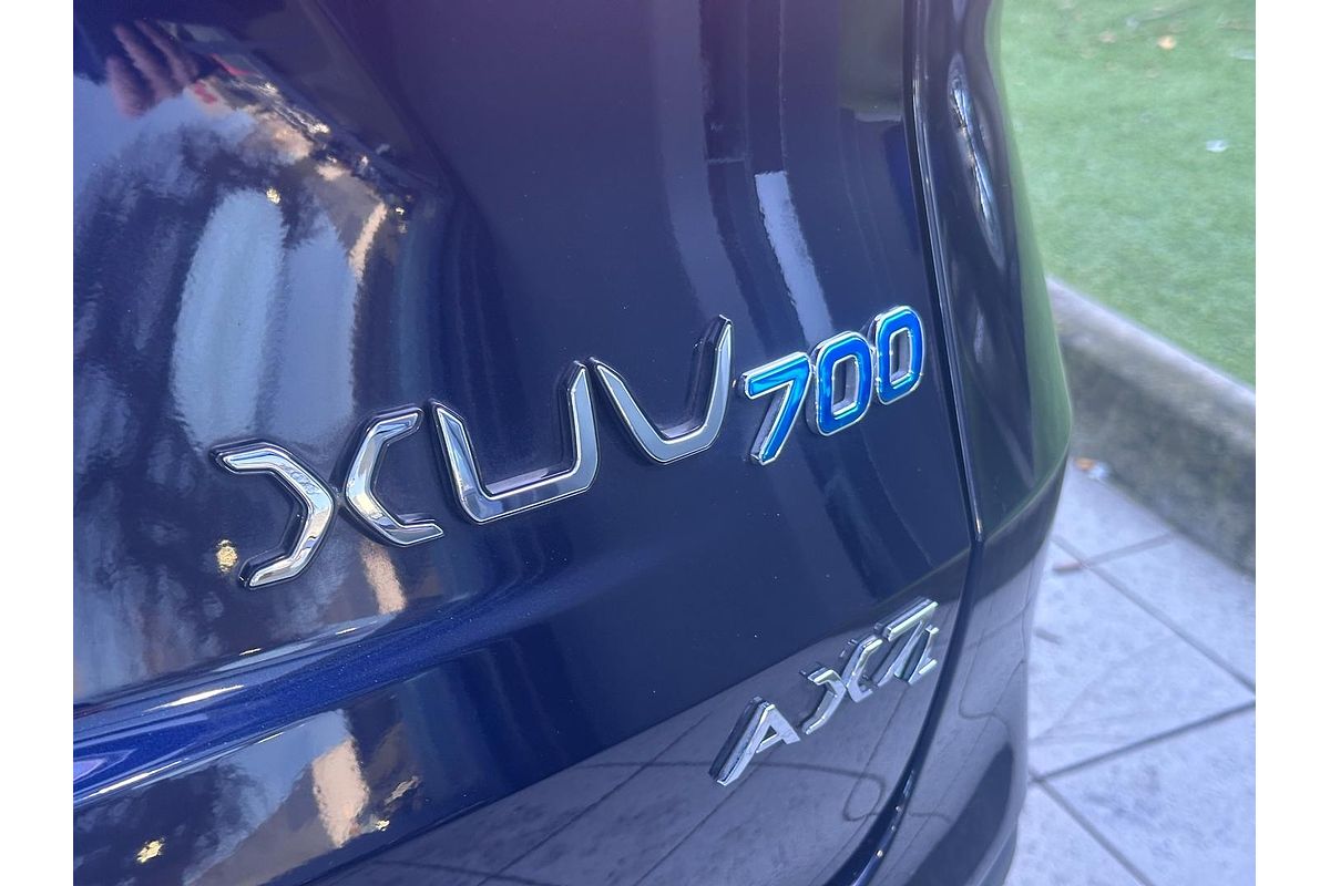 2024 Mahindra XUV700 AX7L