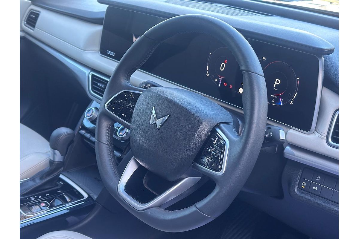 2024 Mahindra XUV700 AX7L