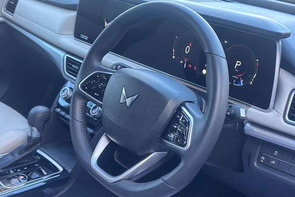 2024 Mahindra XUV700 AX7L