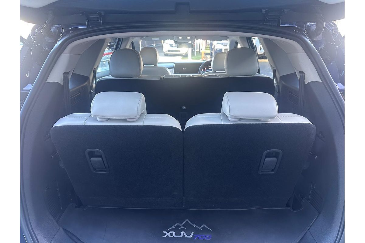 2024 Mahindra XUV700 AX7L