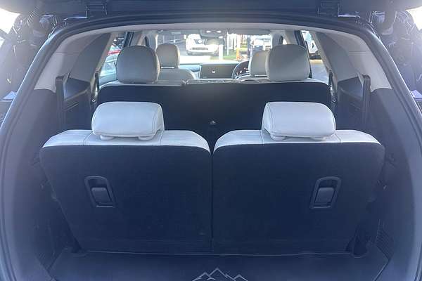 2024 Mahindra XUV700 AX7L