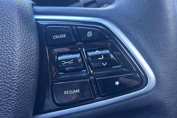 2024 Mahindra XUV700 AX7L