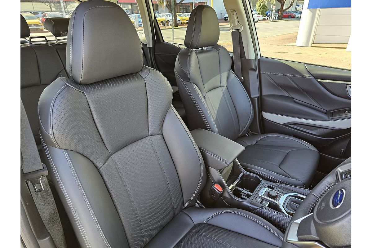 2025 Subaru Forester 2.5i Luxury Special Edition S5