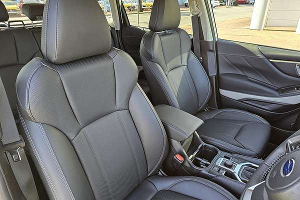2025 Subaru Forester 2.5i Luxury Special Edition S5