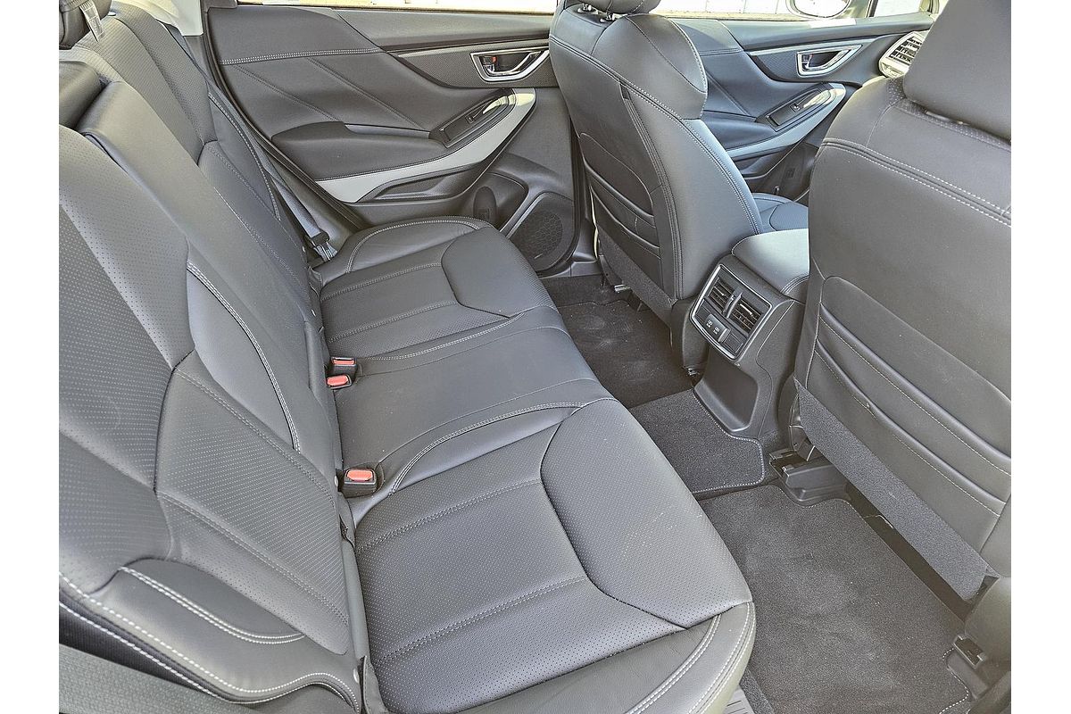 2025 Subaru Forester 2.5i Luxury Special Edition S5