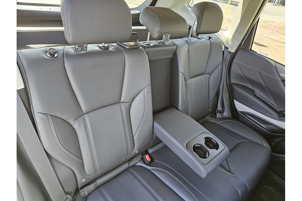 2025 Subaru Forester 2.5i Luxury Special Edition S5