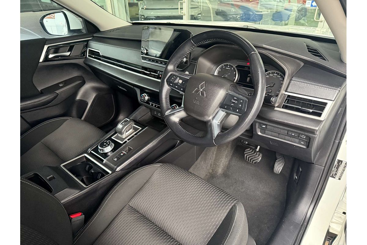2022 Mitsubishi Outlander LS ZM