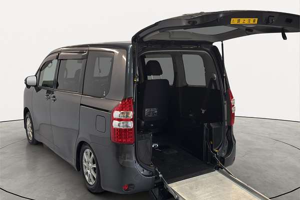 2011 Toyota NOAH WELCAB ZRR70