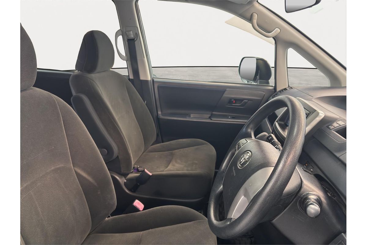 2011 Toyota NOAH WELCAB ZRR70