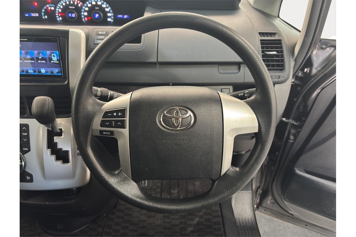 2011 Toyota NOAH WELCAB ZRR70
