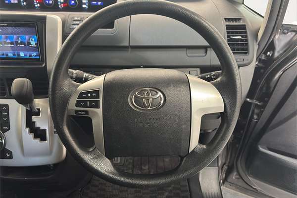 2011 Toyota NOAH WELCAB ZRR70