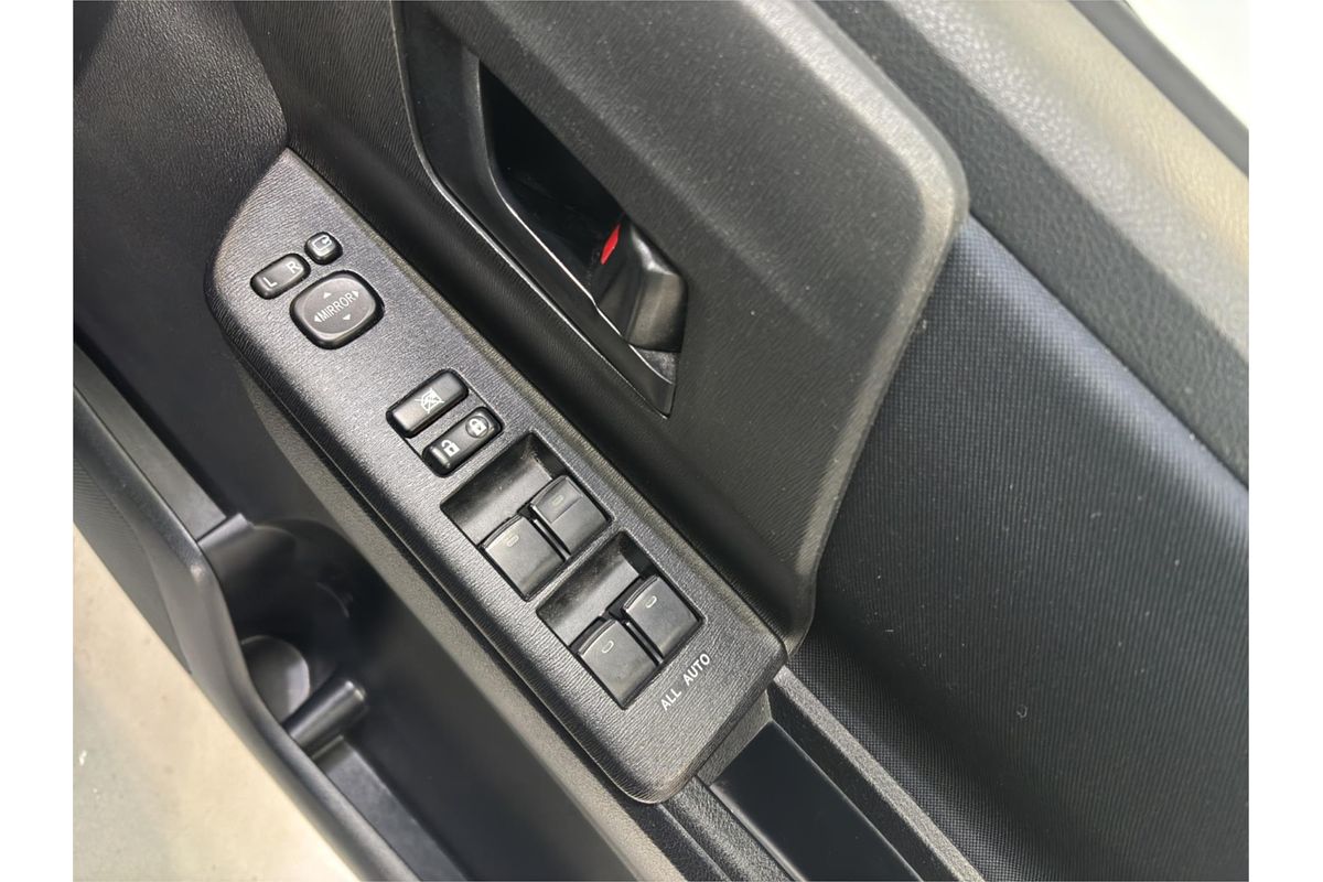 2011 Toyota NOAH WELCAB ZRR70