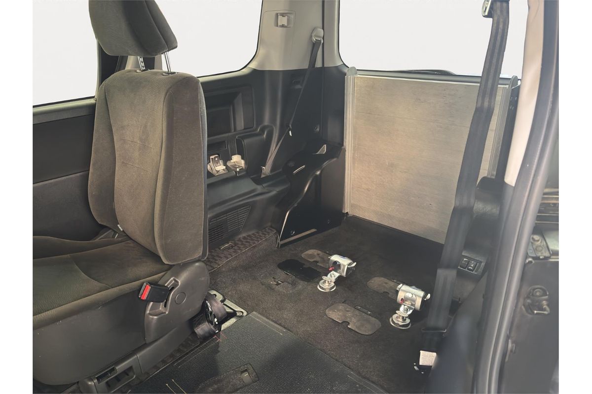 2011 Toyota NOAH WELCAB ZRR70