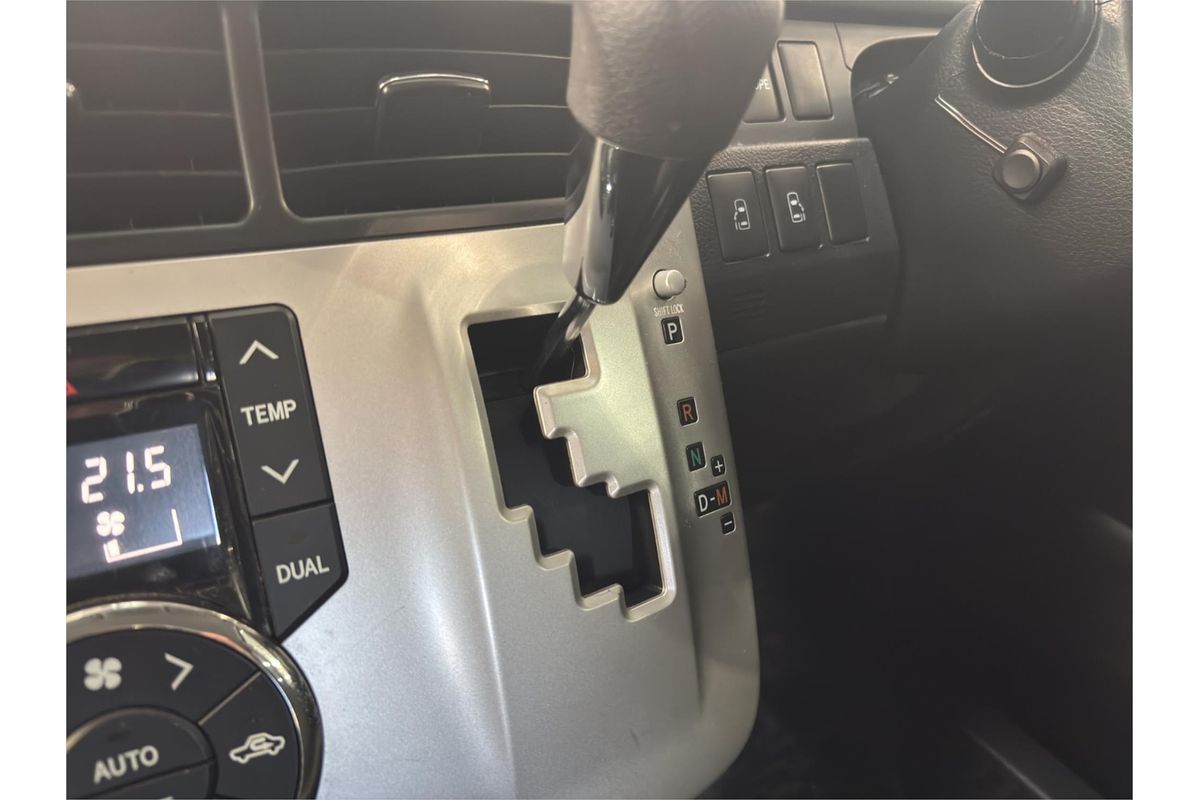 2011 Toyota NOAH WELCAB ZRR70