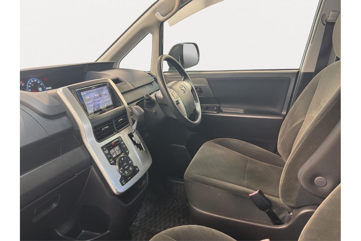 2011 Toyota NOAH WELCAB ZRR70