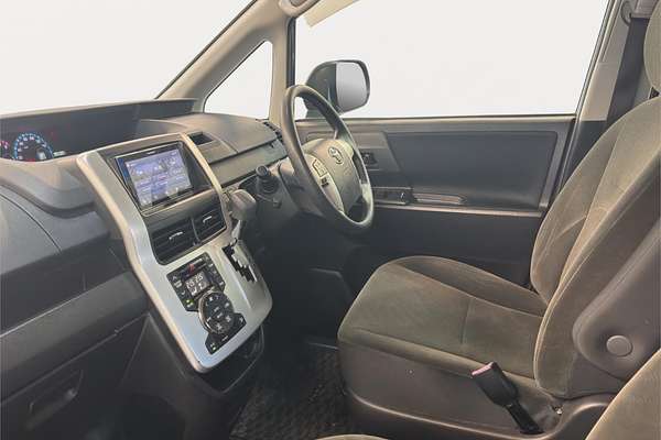 2011 Toyota NOAH WELCAB ZRR70