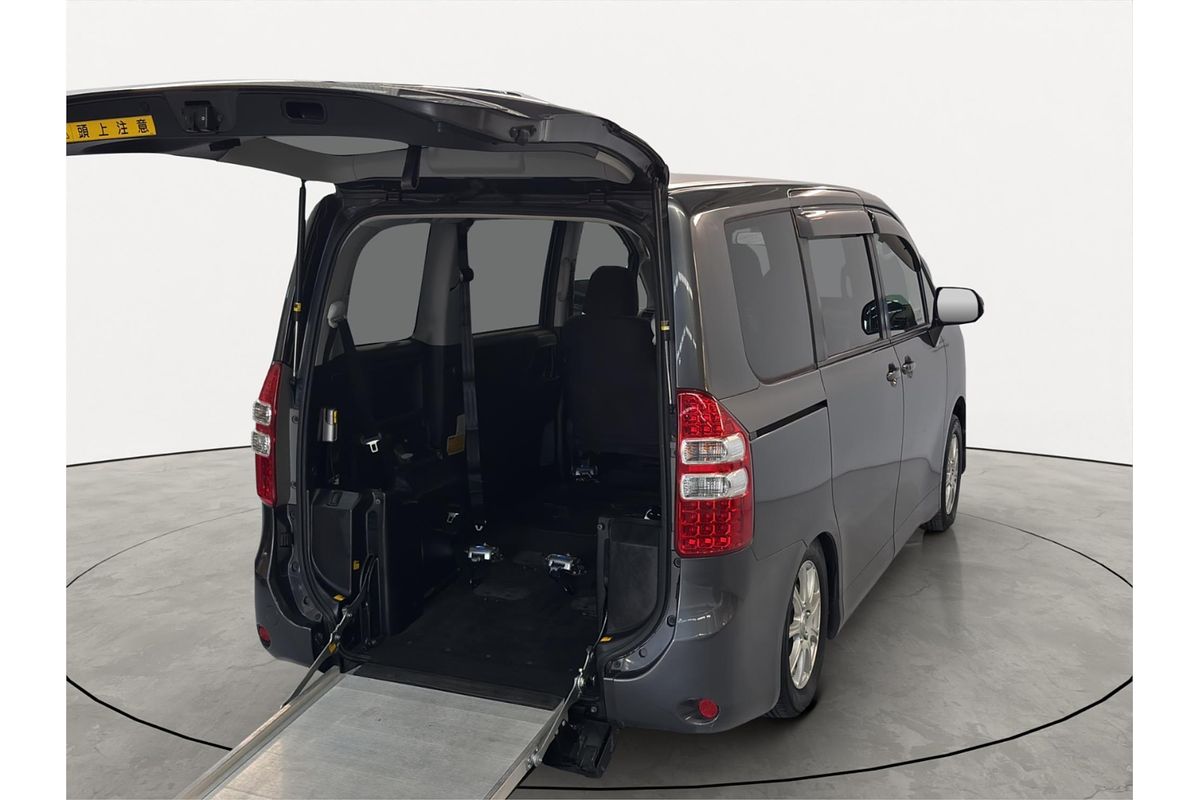 2011 Toyota NOAH WELCAB ZRR70
