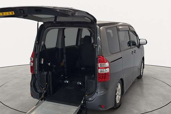 2011 Toyota NOAH WELCAB ZRR70