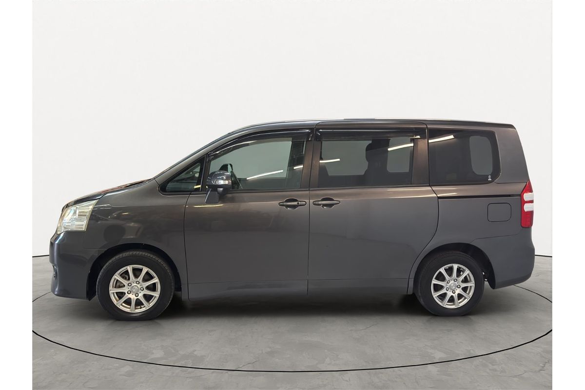 2011 Toyota NOAH WELCAB ZRR70
