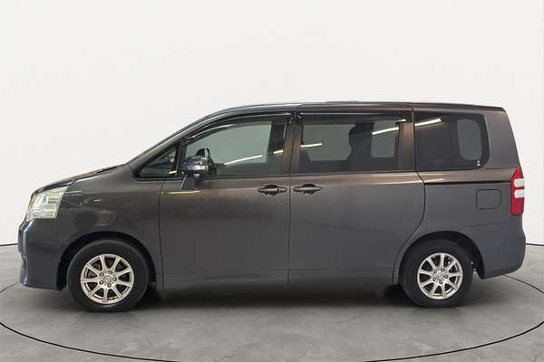 2011 Toyota NOAH WELCAB ZRR70