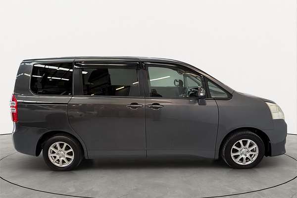 2011 Toyota NOAH WELCAB ZRR70
