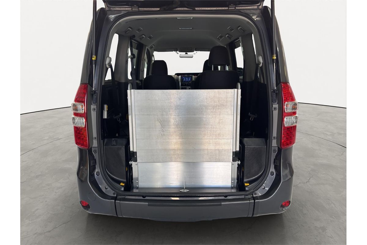 2011 Toyota NOAH WELCAB ZRR70