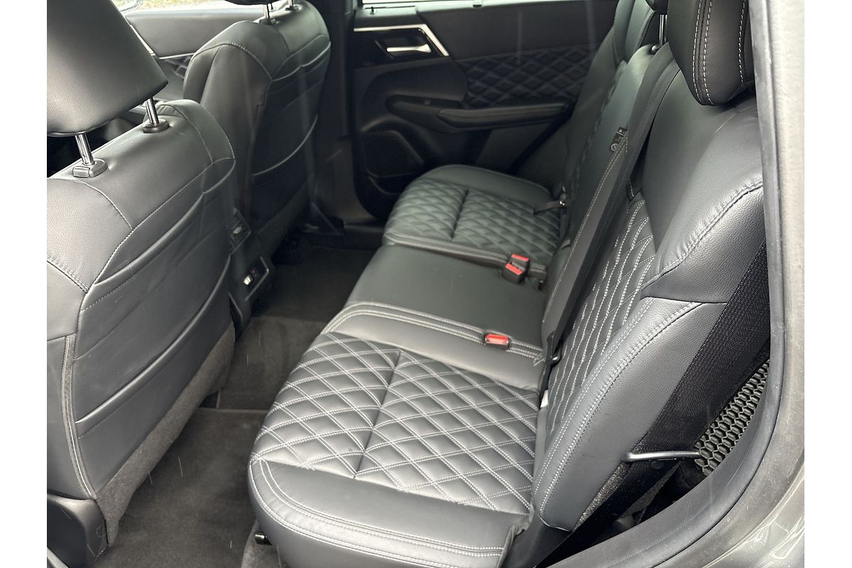 2022 Mitsubishi Outlander Exceed ZM