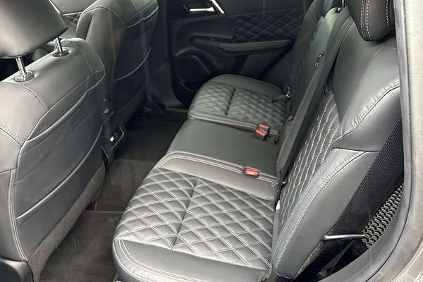 2022 Mitsubishi Outlander Exceed ZM