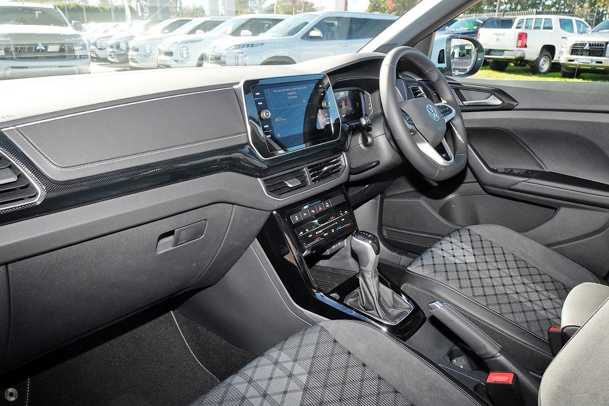 2025 Volkswagen T-Cross 85TSI R-Line D31