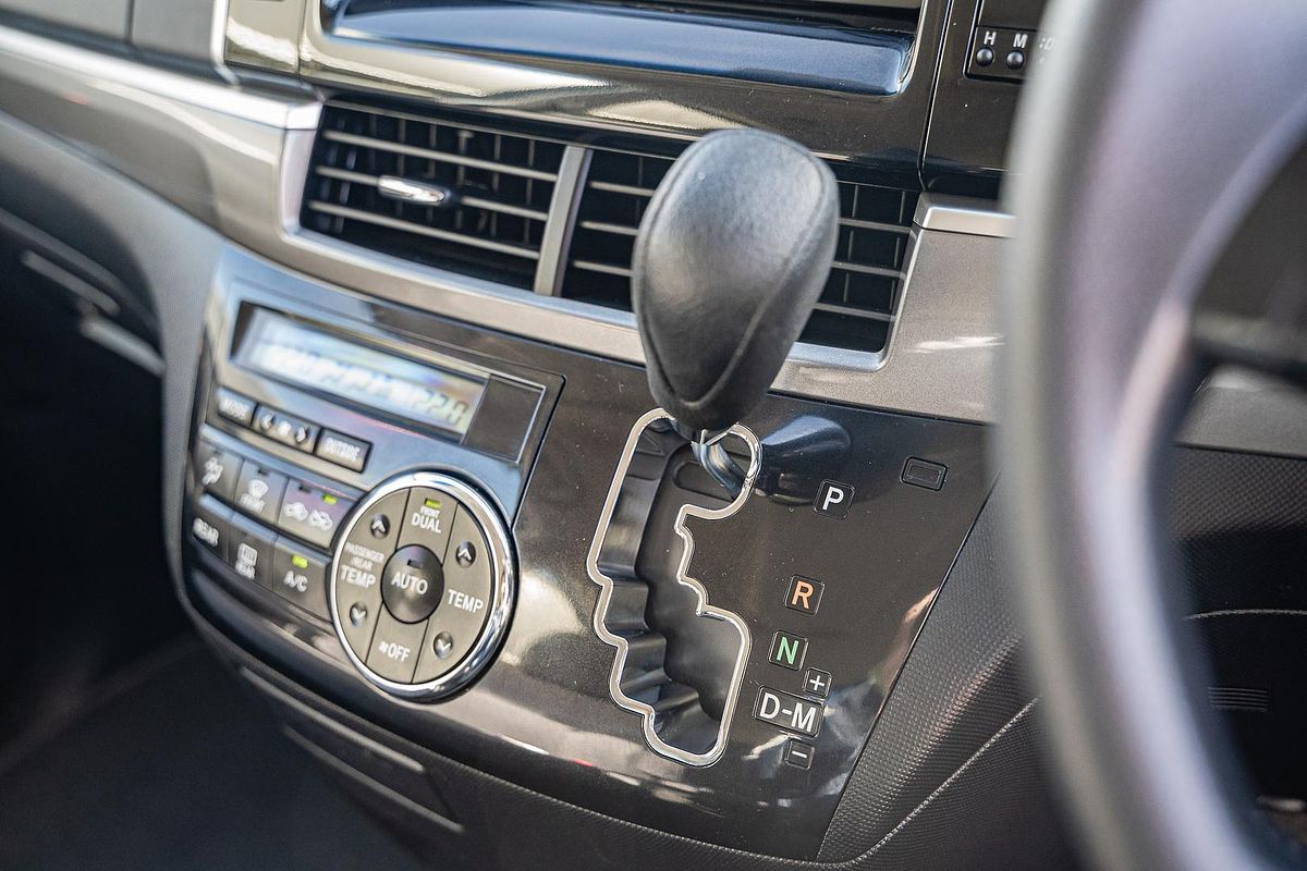 2015 Toyota Tarago GLi ACR50R