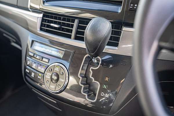 2015 Toyota Tarago GLi ACR50R