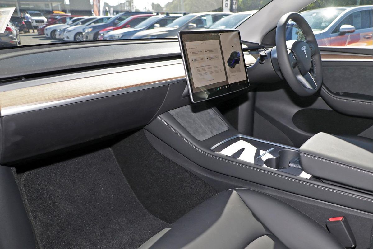 2024 Tesla Model Y Rear-Wheel Drive