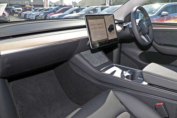 2024 Tesla Model Y Rear-Wheel Drive
