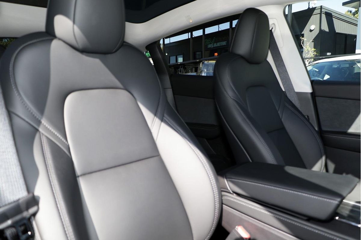 2024 Tesla Model Y Rear-Wheel Drive
