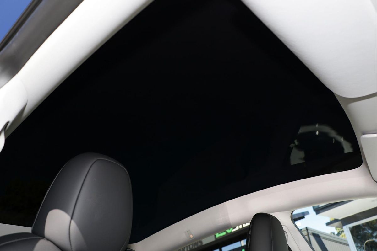 2024 Tesla Model Y Rear-Wheel Drive