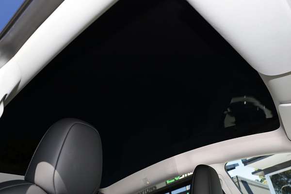 2024 Tesla Model Y Rear-Wheel Drive