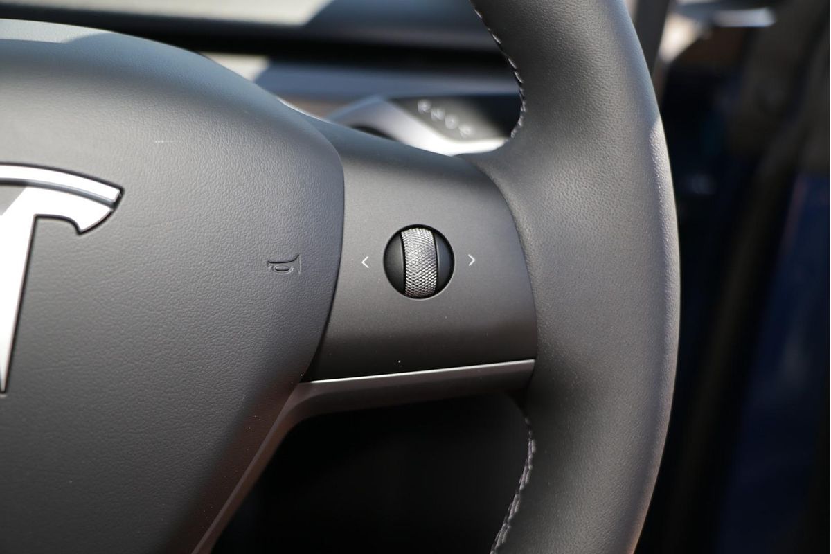 2024 Tesla Model Y Rear-Wheel Drive