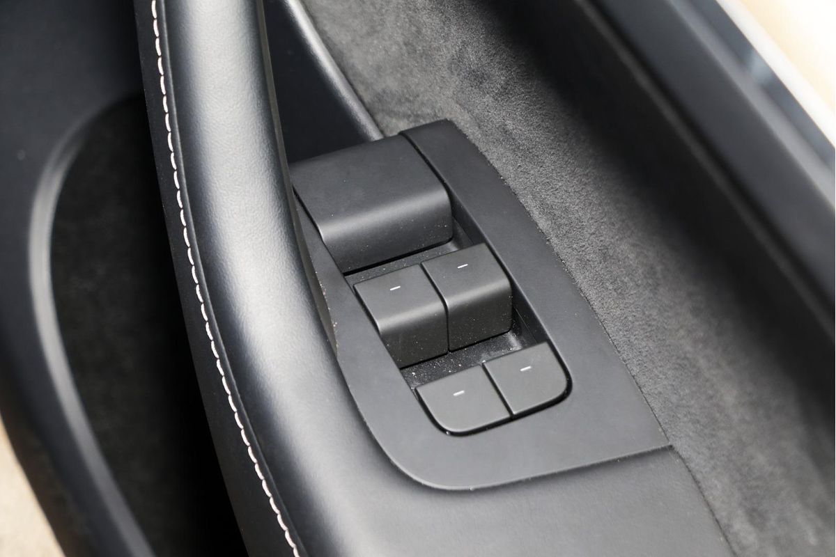 2024 Tesla Model Y Rear-Wheel Drive
