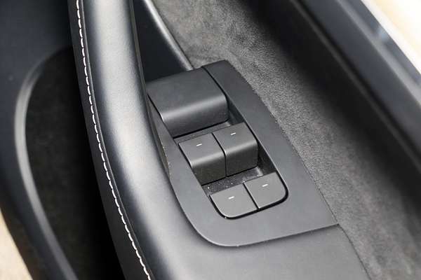 2024 Tesla Model Y Rear-Wheel Drive