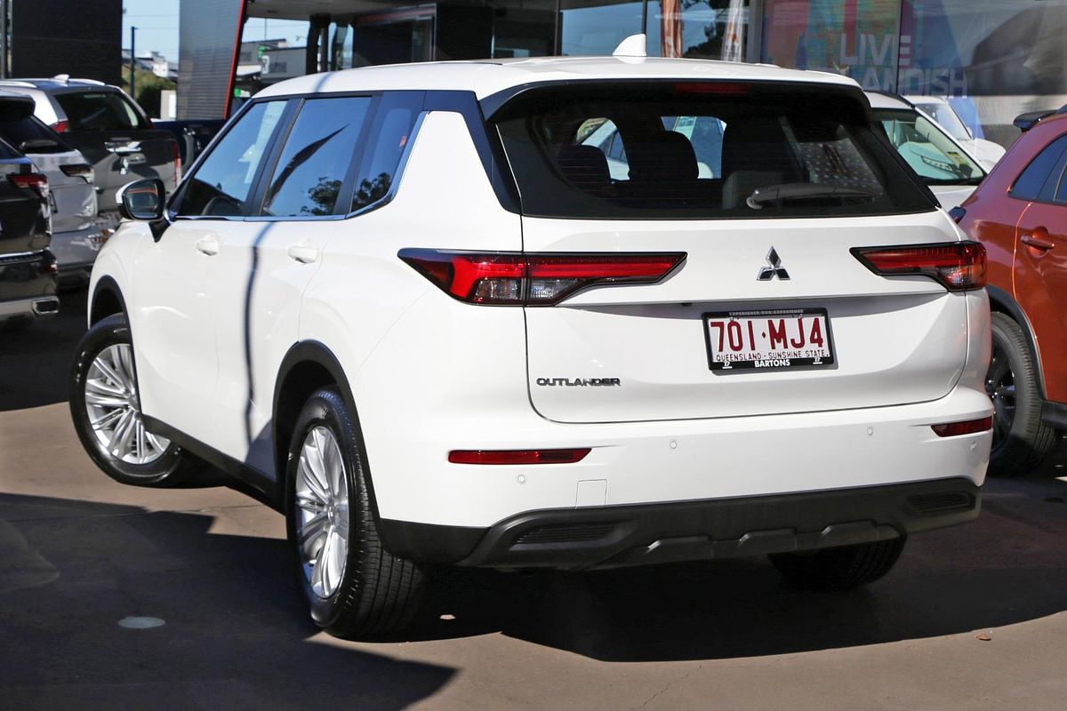 2024 Mitsubishi Outlander ES ZM