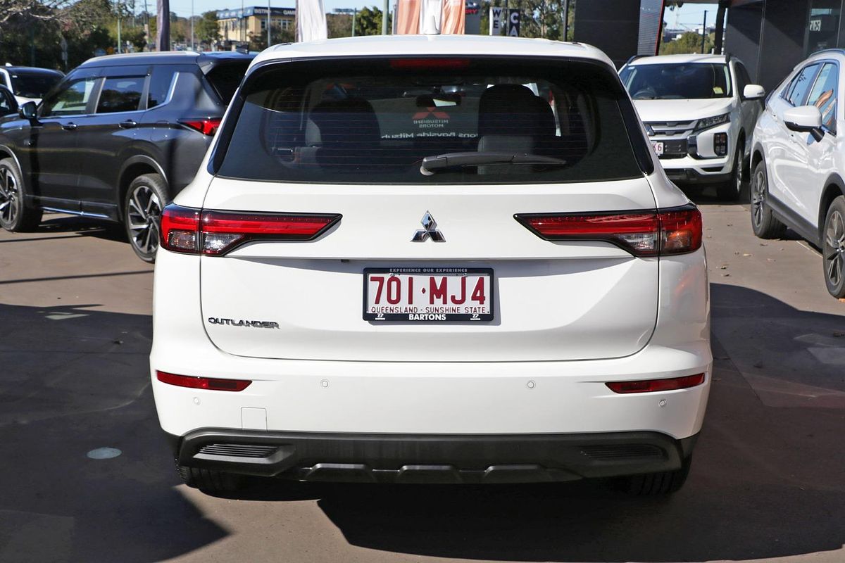 2024 Mitsubishi Outlander ES ZM