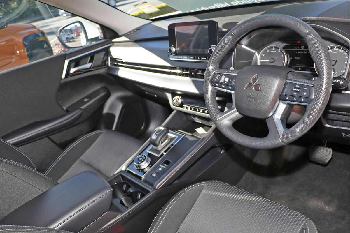 2024 Mitsubishi Outlander ES ZM