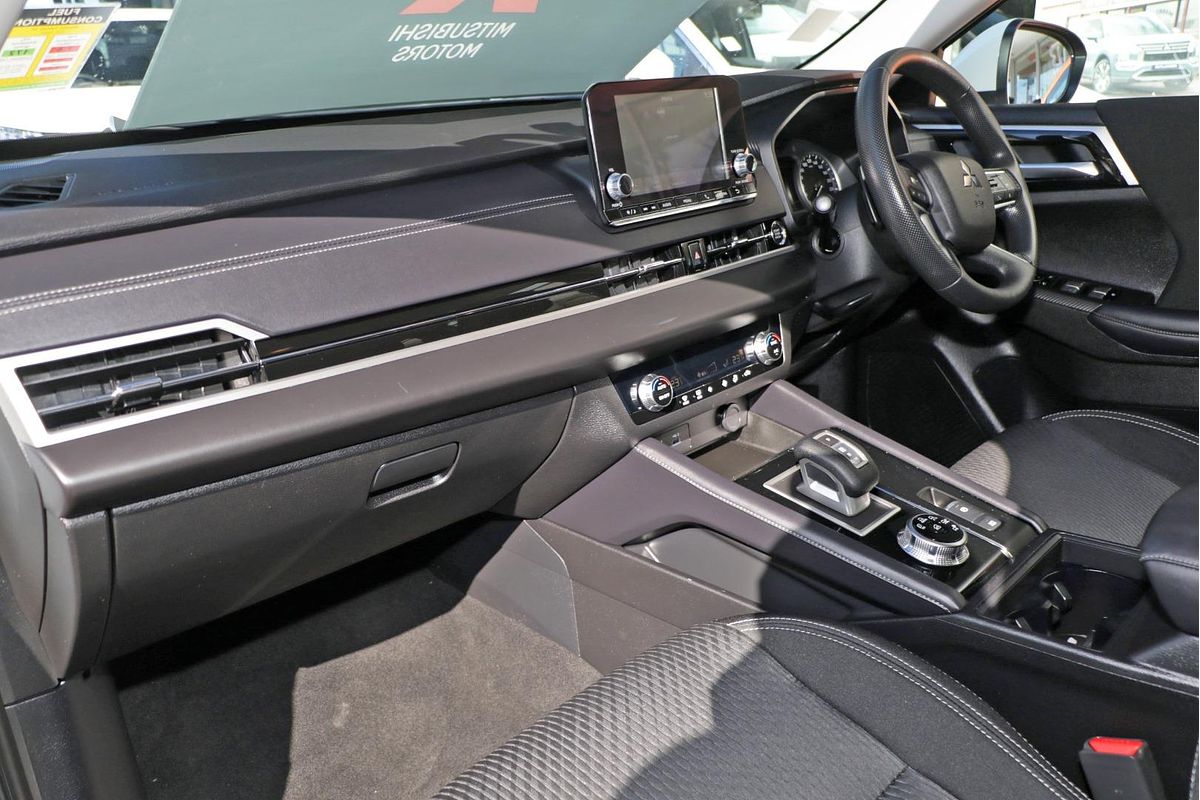 2024 Mitsubishi Outlander ES ZM