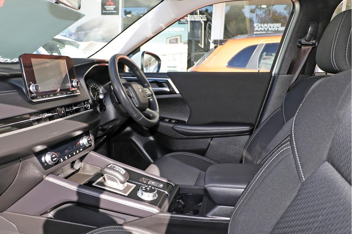 2024 Mitsubishi Outlander ES ZM